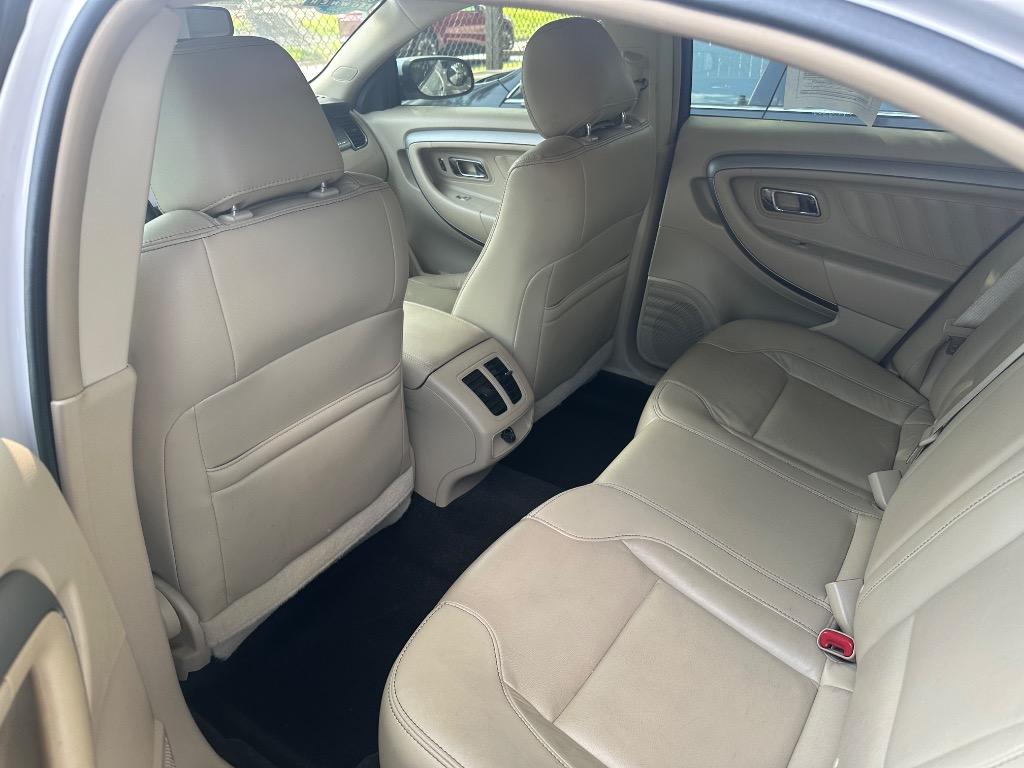 2014 Ford Taurus SEL - Photo 15