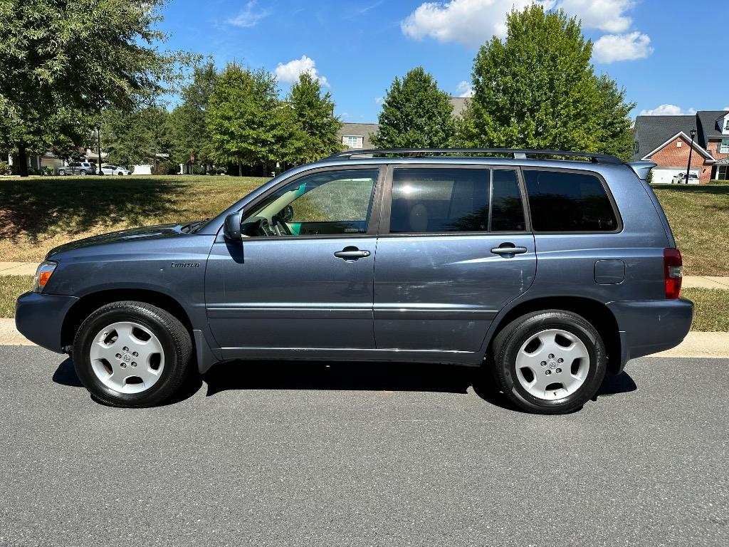 2005 Toyota Highlander Base's photo