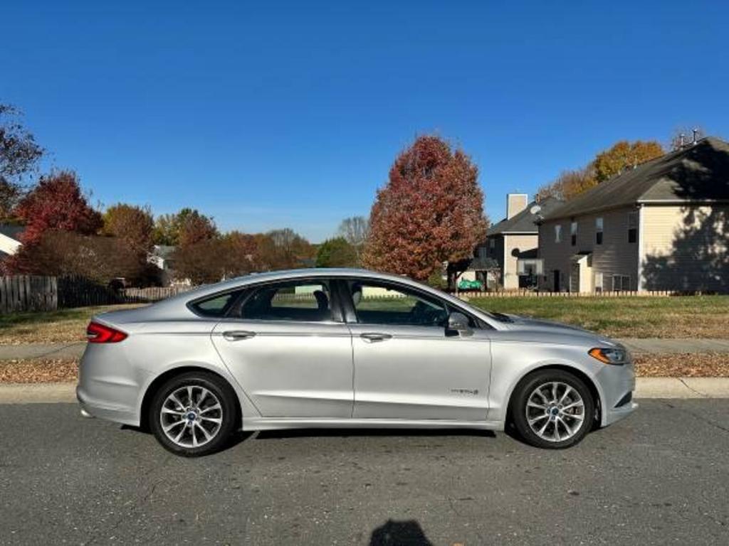 2017 Ford Fusion Hybrid SE's photo