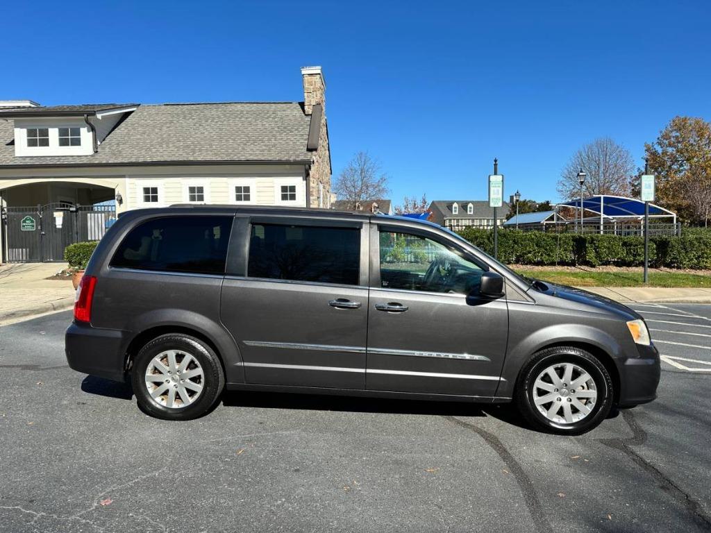 2015 Chrysler Town & Country Touring's photo