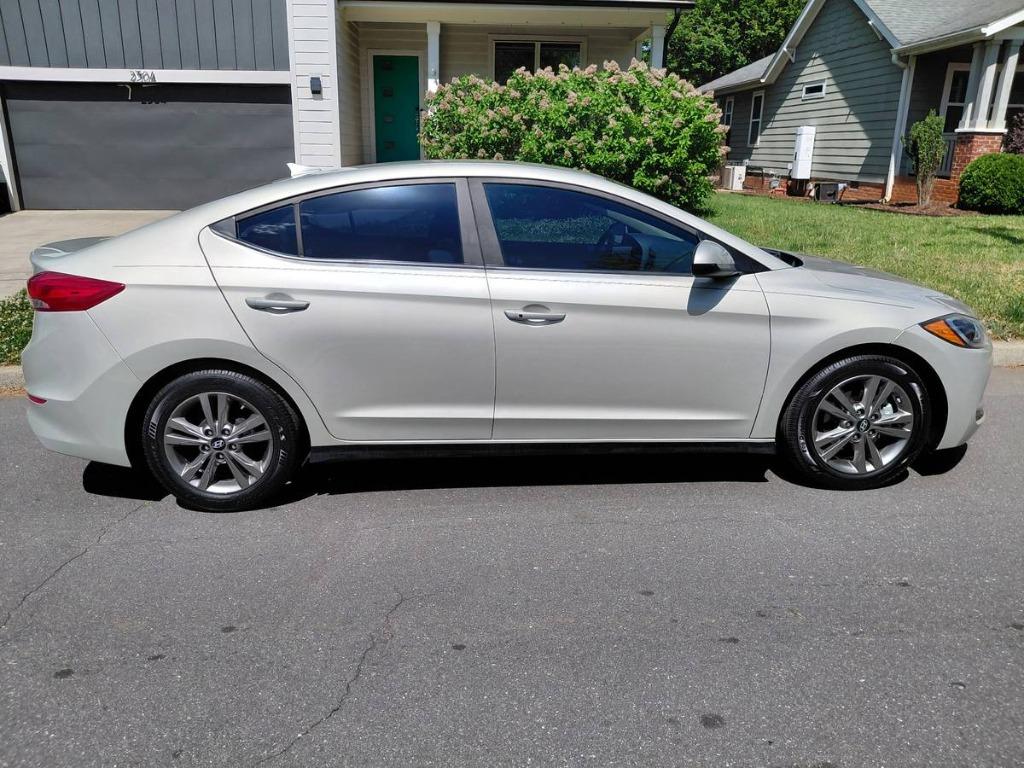 2017 Hyundai Elantra 2.0 Limited A/T PZEV's photo